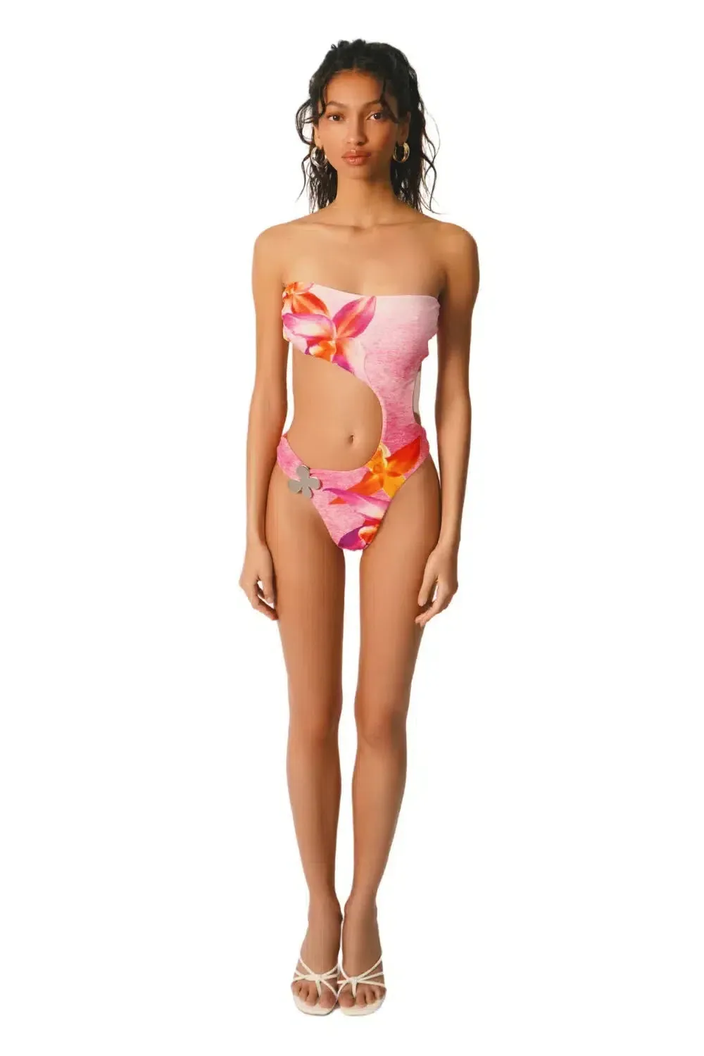 Atria – Bold cut-out details – Chic one-piece swimsuit